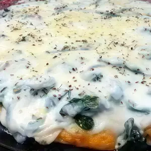 Pizza con verdura grande