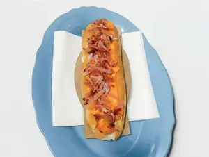 Con cheddar y bacon aleman