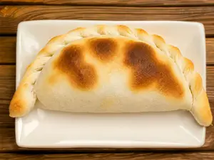 Empanada de carne salteña cortada a cuhillo