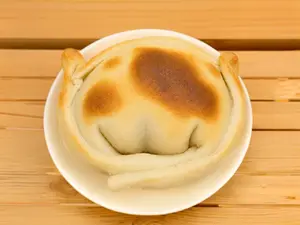 Empanada de cebolla y muzza