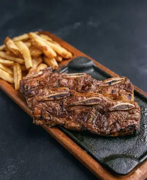 Asado con papas fritas