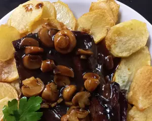 Lomo al champignon+ españolas