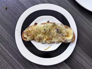 Milanesa fugazzeta con fritas