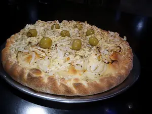 32 - Pizza rellena ananá p, 3o 4 personas
