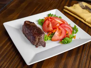 Bife de chorizo con guarnición