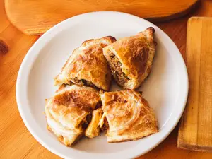 Empanada de caprese