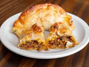 Empanada de carne picante