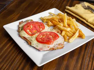 Milanesa napolitana con guarnición