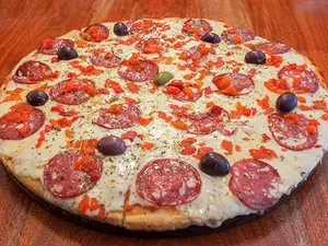 Pizza calabresa grande