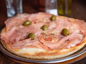 Pizza con jamón grande