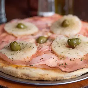 Pizza con jamón y ananá grande