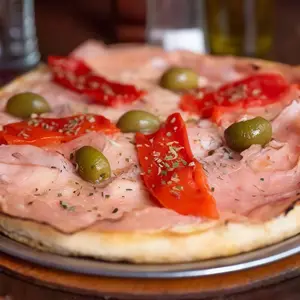 Pizza jamón y morron grande