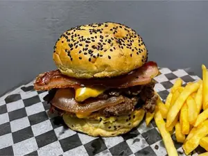 Burga Classic Bacon + Papas Fritas