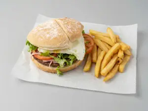 Hamburguesa completa con huevo + papas cheddar