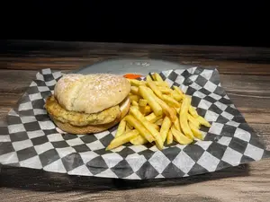 Hamburguesa De Pollo Sola + Papas Fritas