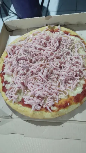 Pizza con jamón