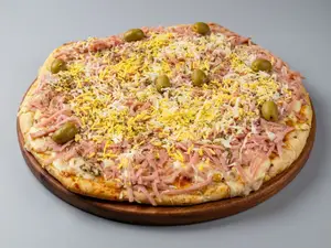 Pizza con jamón y huevo