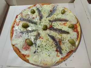 Pizza De Anchoas
