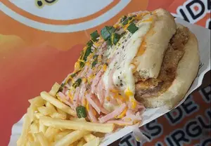 Pizzanesa + Papas Cheddar 1/4