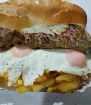 San carne + papas con 2 huevos