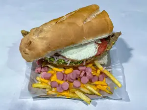 Sand+ papas cheddar y salchi
