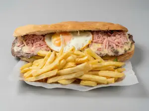 Sandwiches De Lomito Completo + Papas Fritas