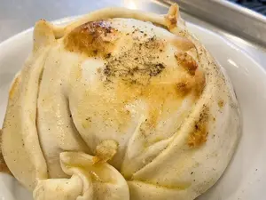 Empanada de cebolla y queso