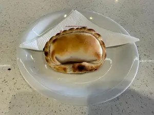 Empanada  Jamon y Queso