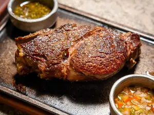 Bife de chorizo con guarnicion