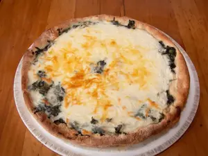 Pizza de verdura y salsa blanca chica