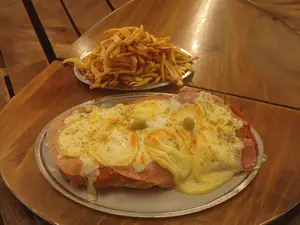 Suprema provolone con guarnicion