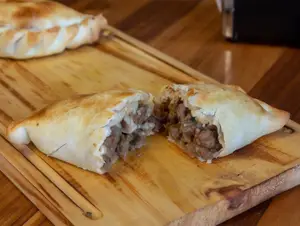 Empanada de carne picante