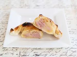 Empanada jamón y queso