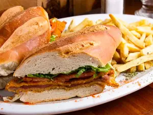 Sand. Milanesa de ternera solo