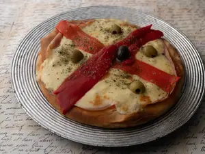 Chica Muzzarella con Jamon y Morrones