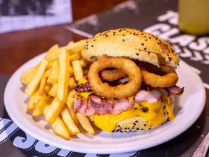 Burger con cheddar