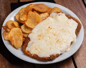Suprema a la suiza con fritas