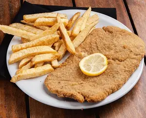 Suprema con papas fritas
