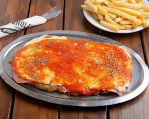 Suprema napolitana con fritas