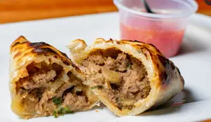 Empanada de carne cortada a cuchillo