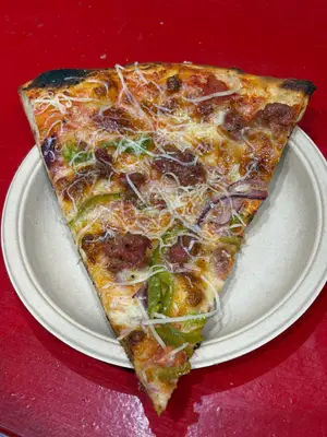 Porción pizza little italy