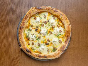 Pizza cabutia y queso