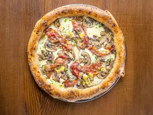 Pizza hongos y panceta