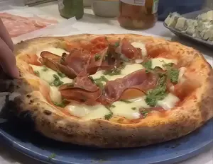 Pizza prosciutto cotto peperon
