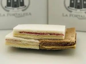 Sándwich Triple jamón y Roquefort