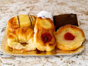 1/2 docena de facturas surtida