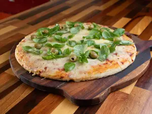 Pizza Albahaca (12 Porciones)
