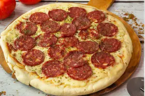 Pizza Calabresa (8 Porciones)