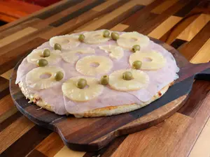 Pizza jamon y anana (12 p)
