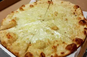 Pizza Provolone (8 Porciones)